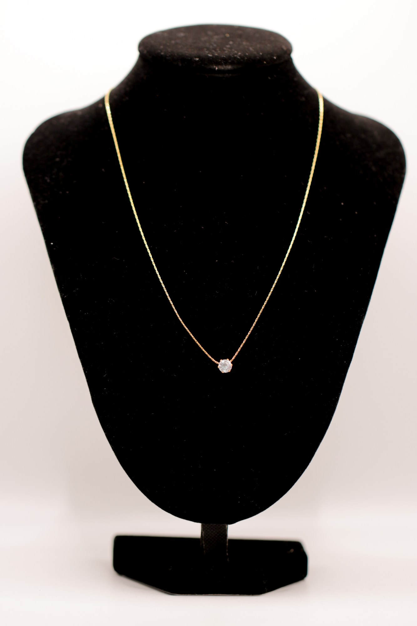 Ketting met klein steentje – goudkleurig, foto 2 van 4