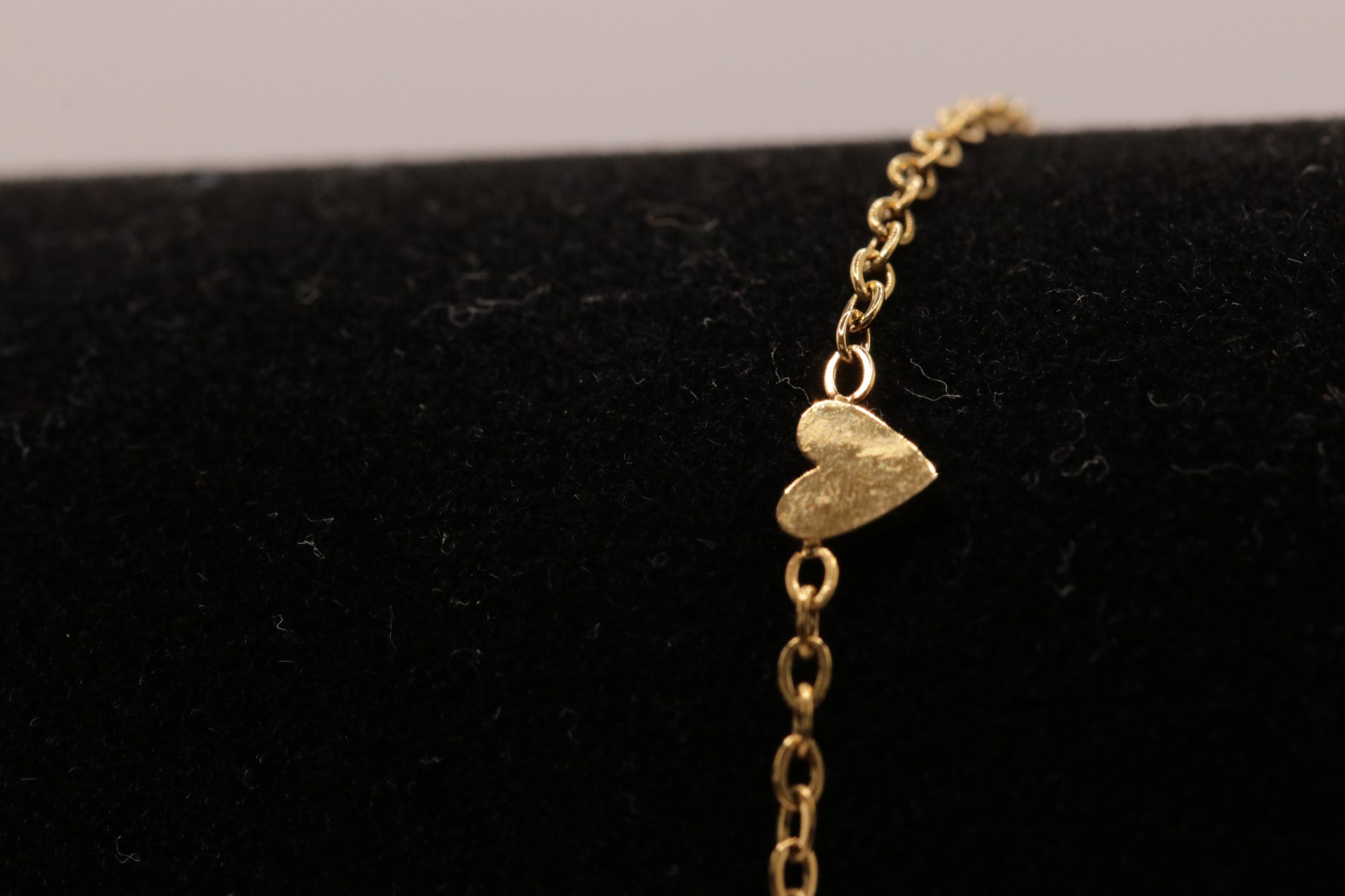 Hartjesdroom armbandje – goudkleurig, foto 5 van 6