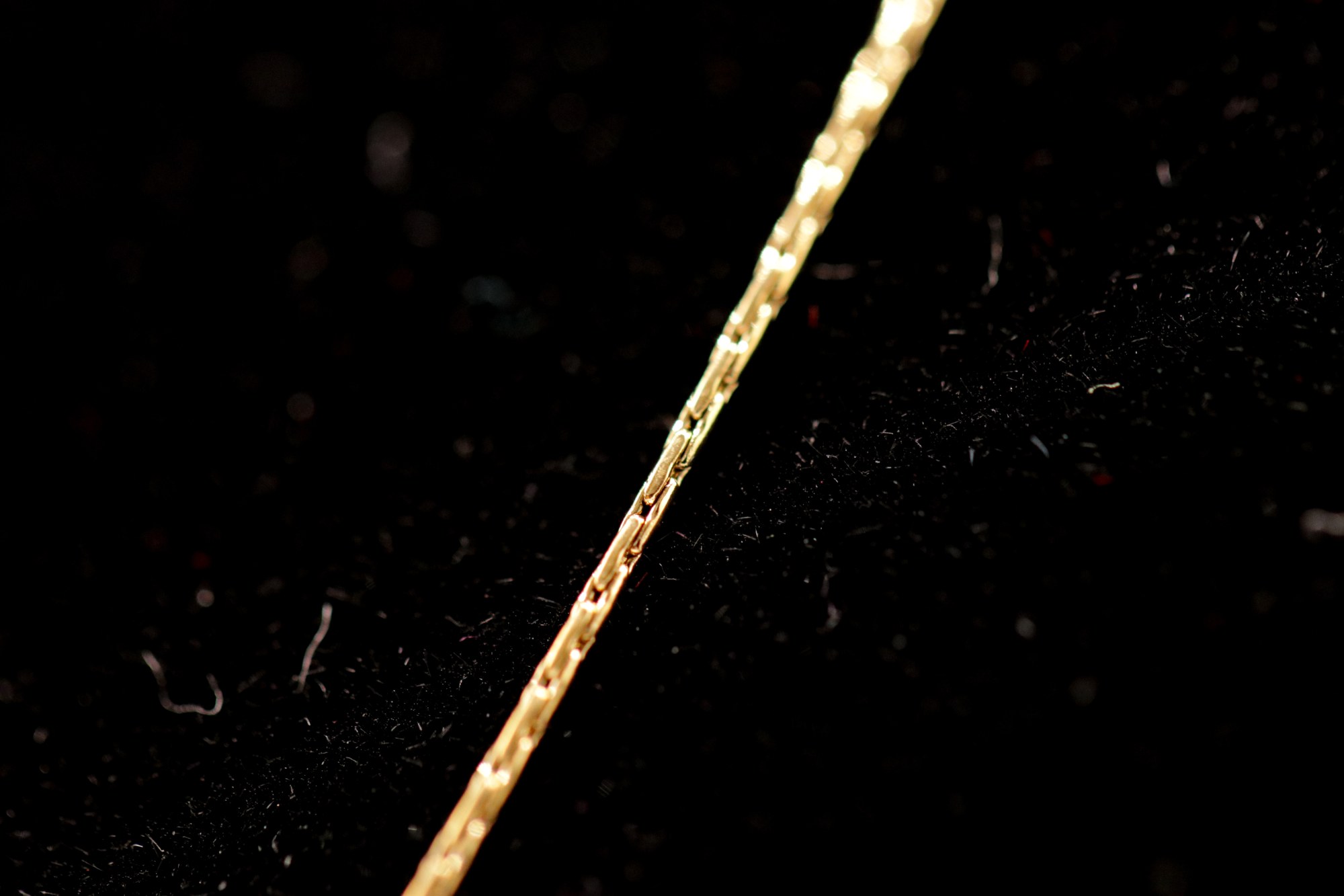 Ketting met klein steentje – goudkleurig, foto 3 van 4