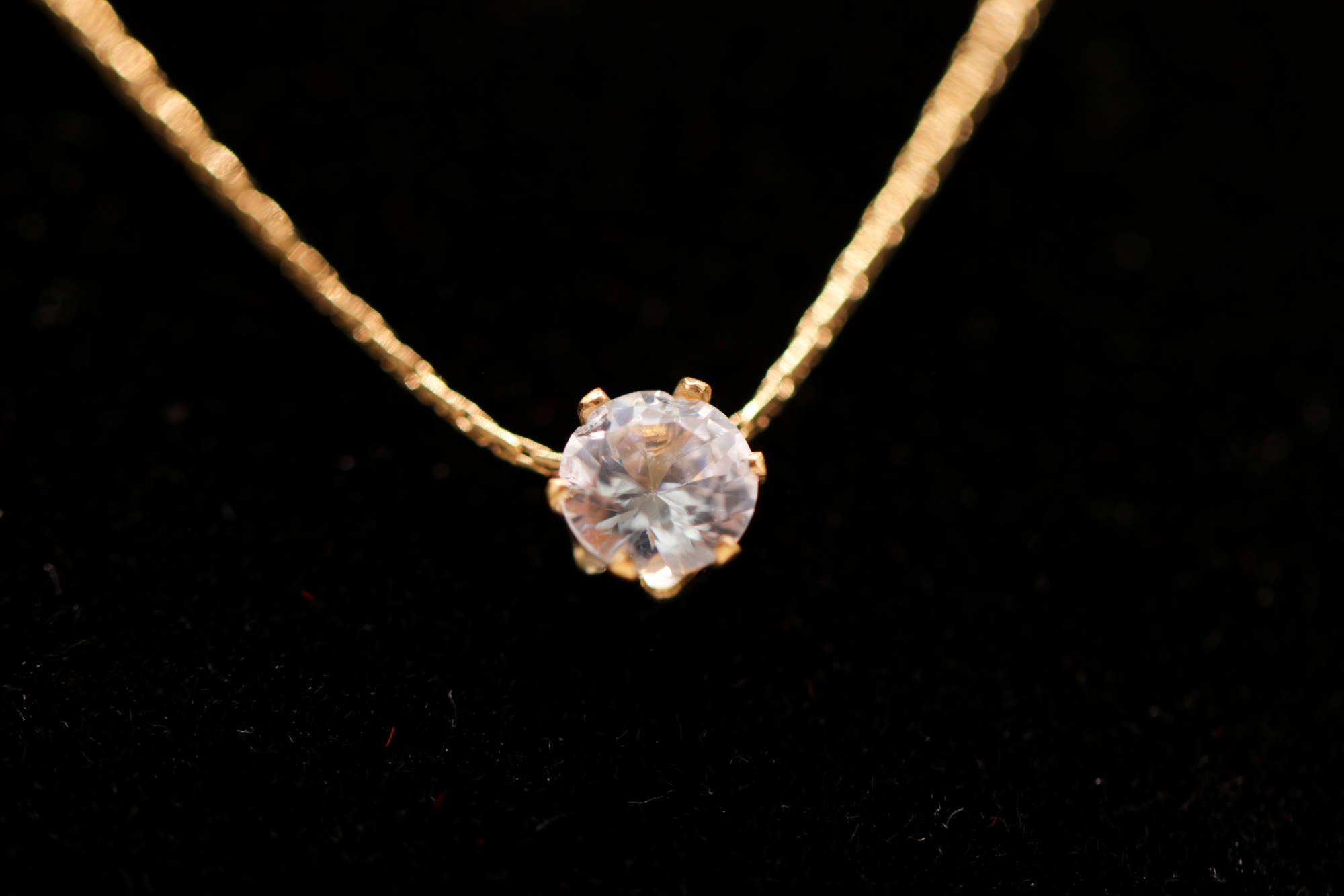Ketting met klein steentje – goudkleurig, foto 4 van 4