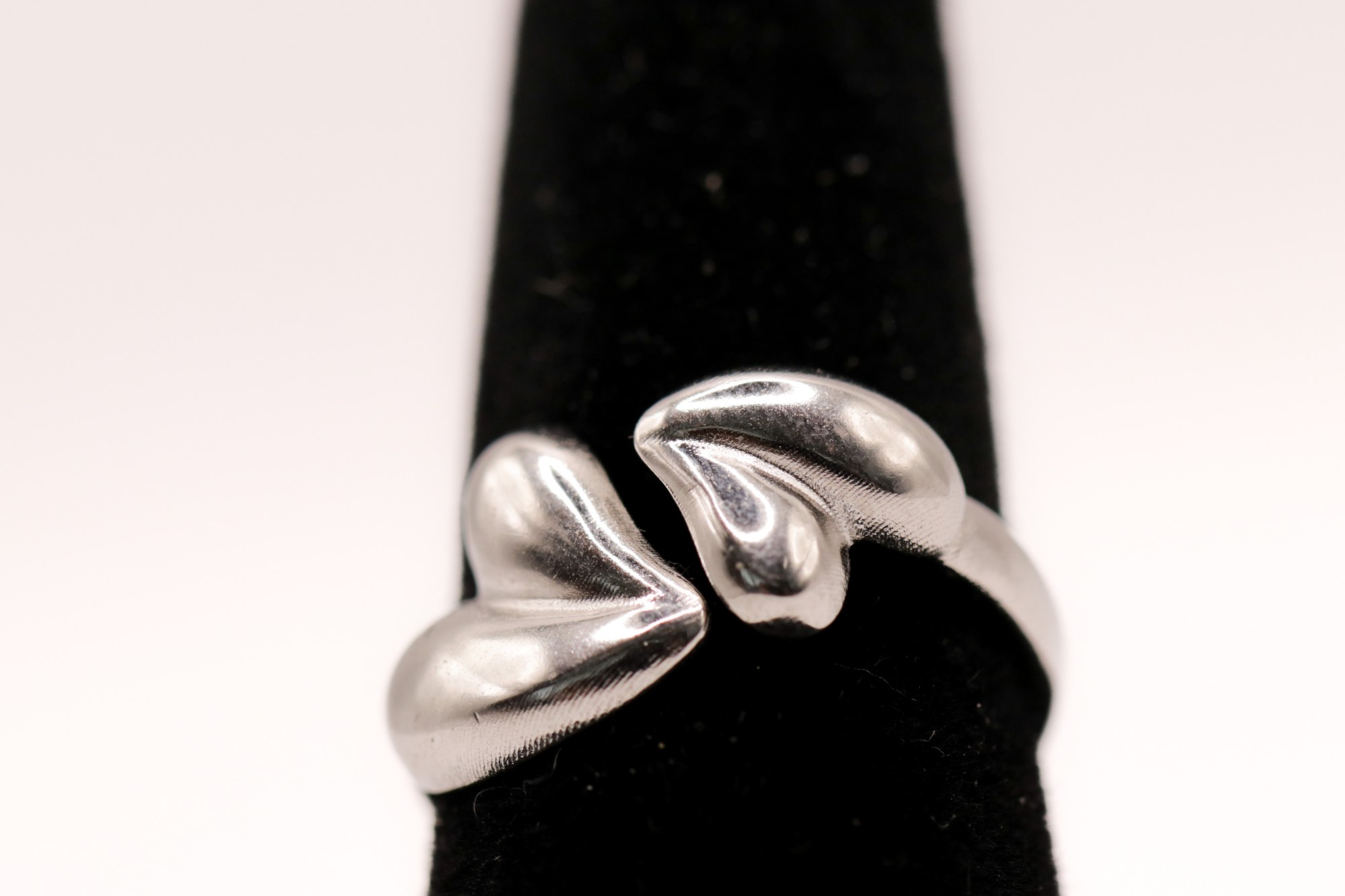 Open ring met 2 hartjes (goud of zilver), foto 5 van 7