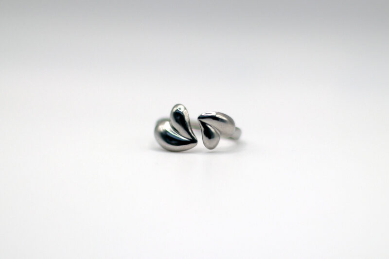 Open ring met 2 hartjes (goud of zilver)