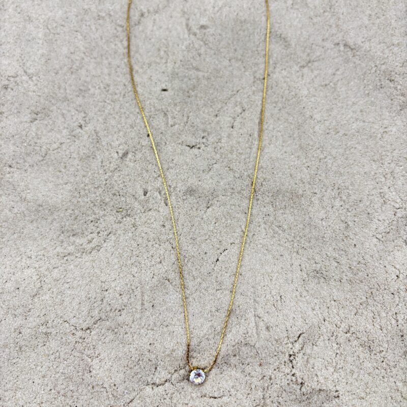 img_4581 Ketting met klein steentje – goudkleurig