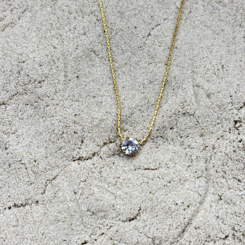 img_4582 Ketting met klein steentje – goudkleurig