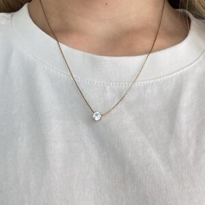 img_4584 Ketting met klein steentje – goudkleurig