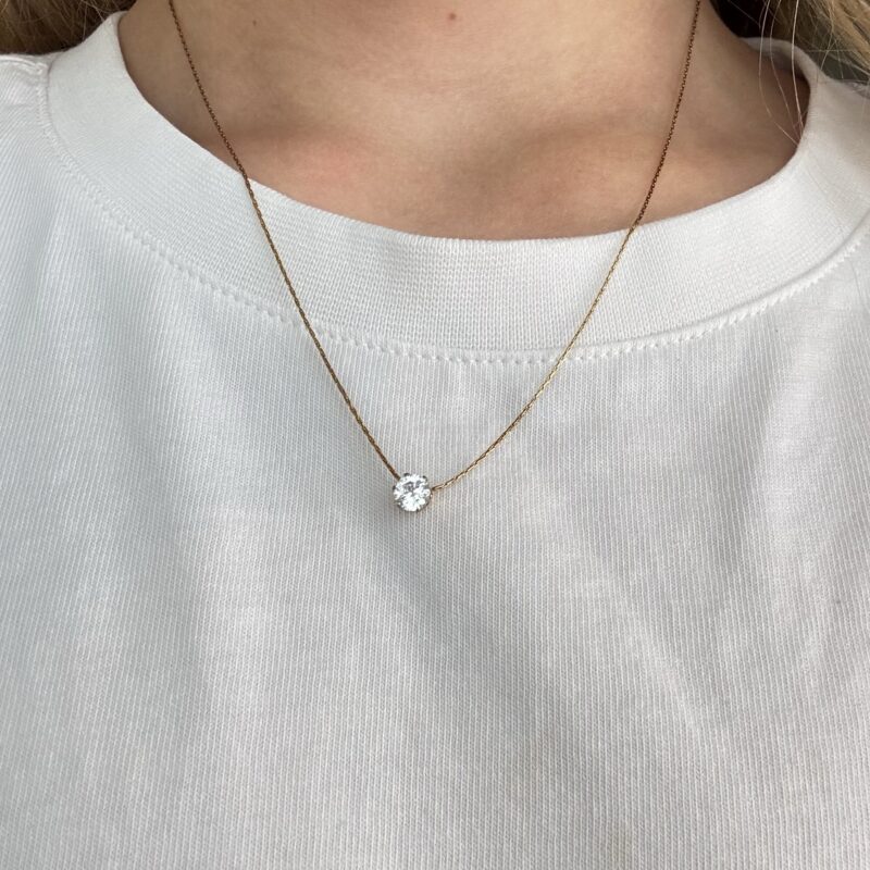 img_4584 Ketting met klein steentje – goudkleurig