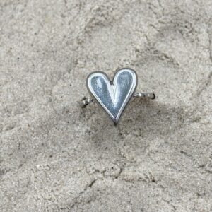 img_4614 Ring met middel groot hart – zilverkleurig