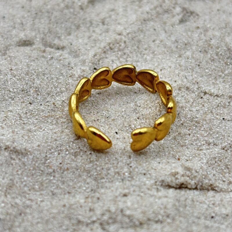 img_4617 Ring met hartjes - goudkleurig