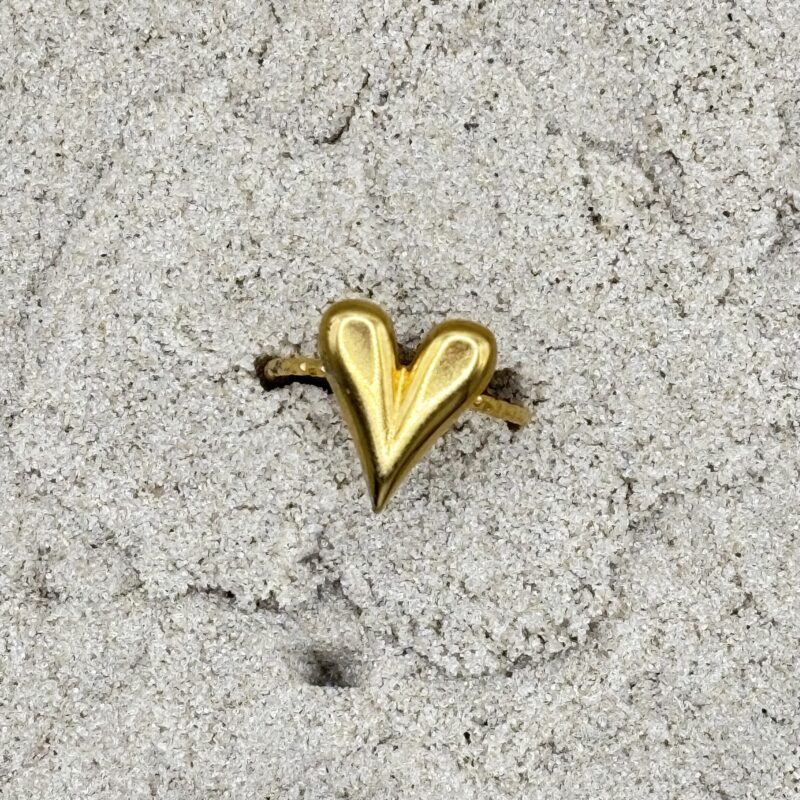 img_4624 Ring met middel groot hart – zilverkleurig