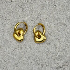 img_4636 Oorringen met hangend hartje - goudkleurig