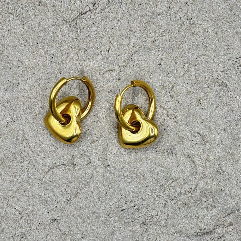 img_4636 Oorringen met hangend hartje - goudkleurig