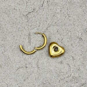 img_4637 Oorringen met hangend hartje - goudkleurig