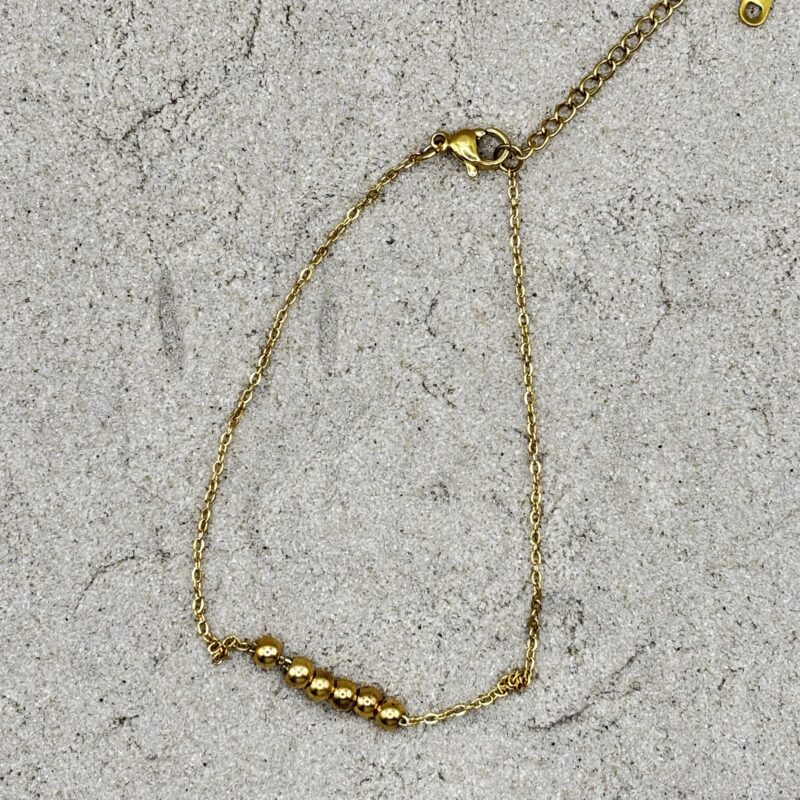 Goudkleurig enkelbandje met bolletjes