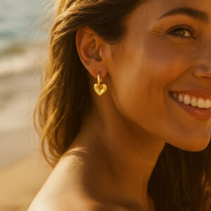 oorringen-goud-hartje Oorringen met hangend hartje - goudkleurig