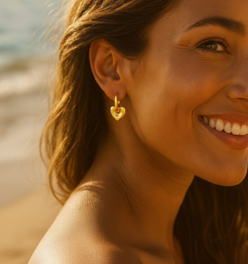 oorringen-goud-hartje Oorringen met hangend hartje - goudkleurig
