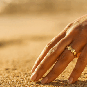 ring-met-hartjes-goudkleurig-01 Ring met hartjes - goudkleurig