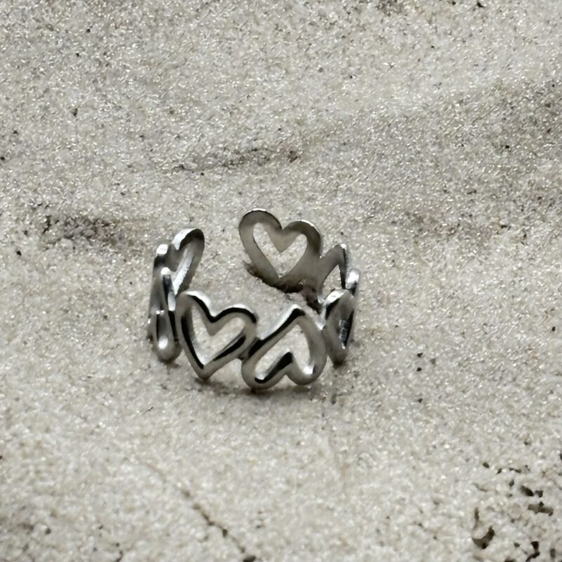 Ring met open hartjes