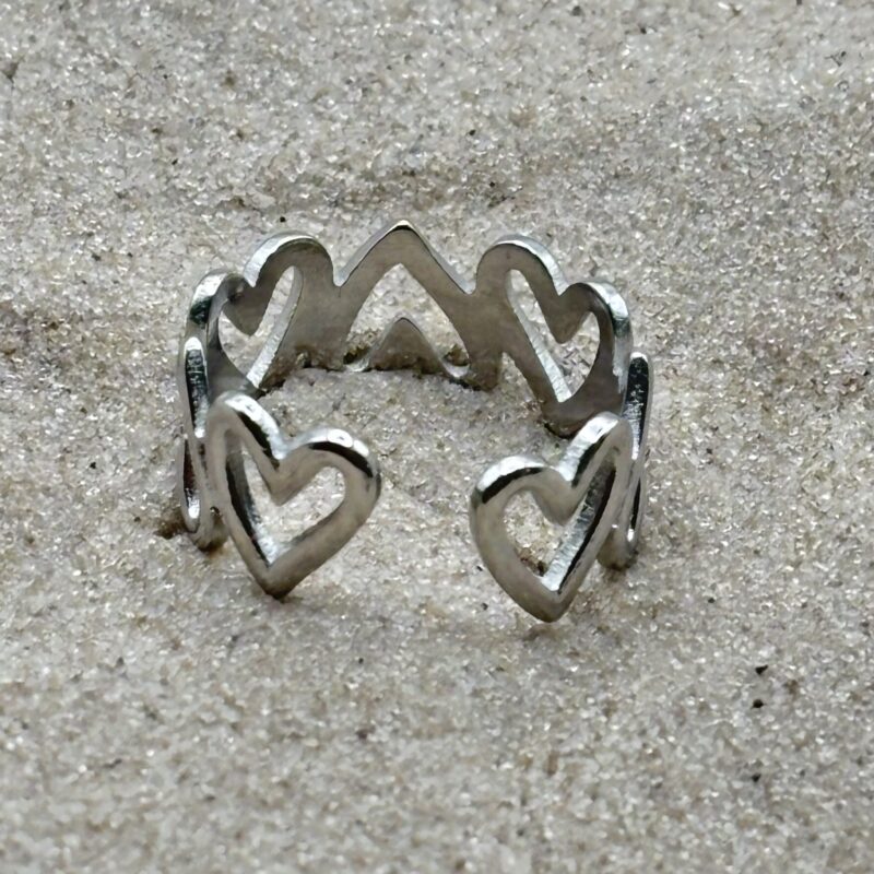 Ring met open hartjes