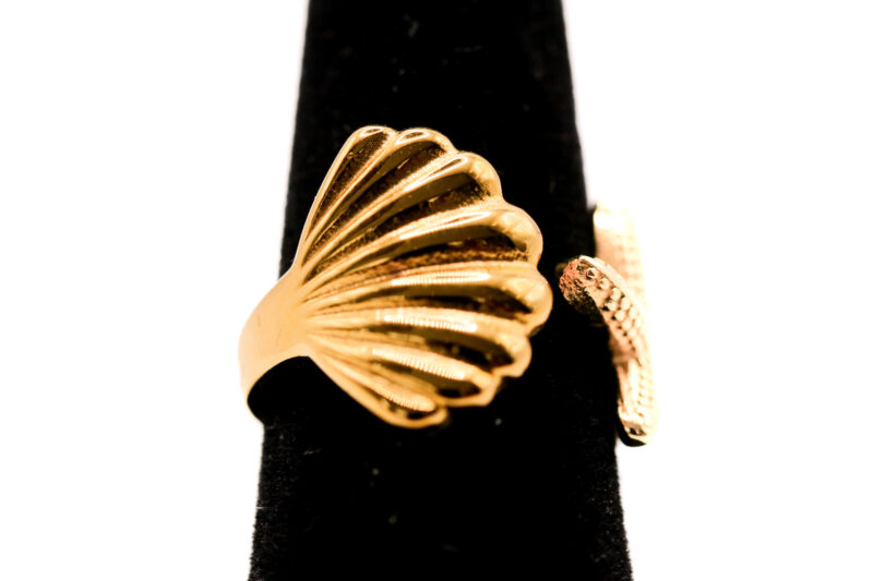 Ring met schelp en ster