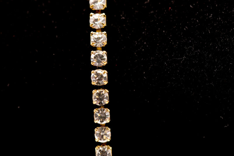 Steentjes armbandje - goudkleurig