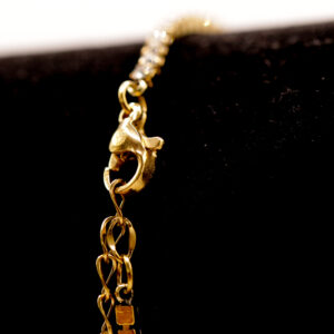 Steentjes armbandje - goudkleurig