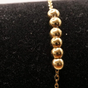 Goudkleurig enkelbandje met bolletjes