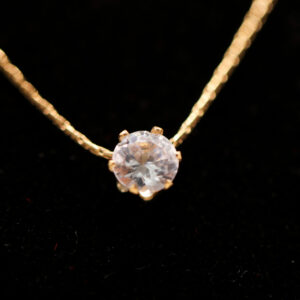 Ketting met klein steentje – goudkleurig