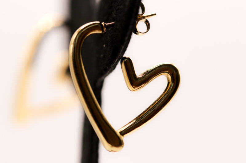 Open hartjes oorbellen