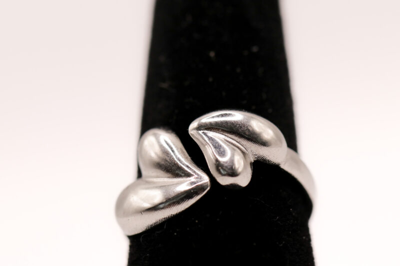 Open ring met 2 hartjes (goud of zilver)